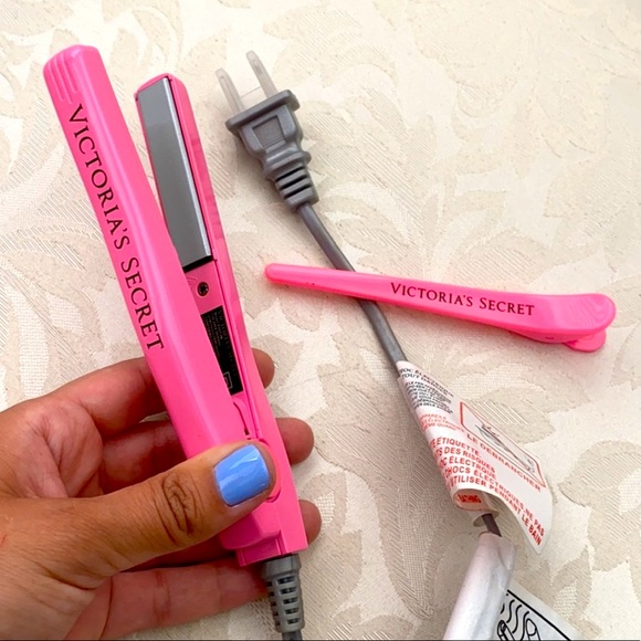Victoria's Secret Accessories - 🌸VS mini hair straightener